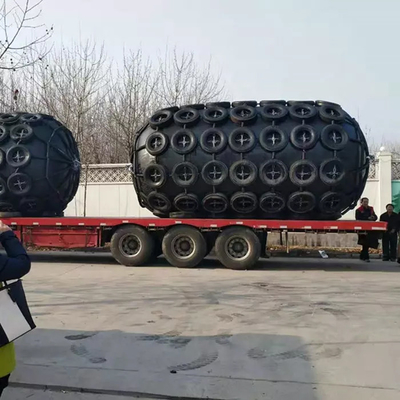 ISO17357 Yokohama Marine Fenders With Aircraft Tires para operações do STS