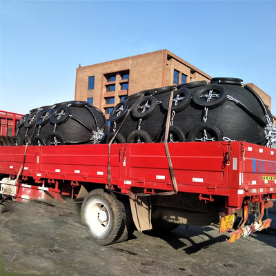 50kPa 4.5M Yokohama Rubber Fender com rede resistente da corrente de pneumático da proteção