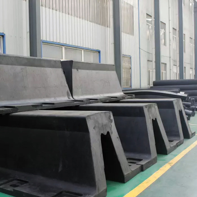 Comprimento 1000-3500mm de Marine Rubber Fenders Height 200-1000mm do arco