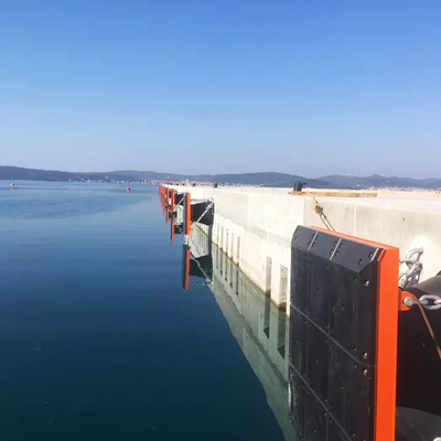 O barco de borracha natural do alto densidade que entra amortecedores veste - resistente
