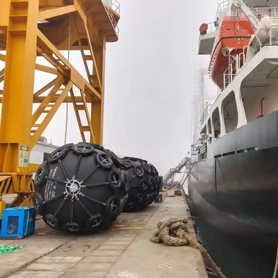 Para-choque de borracha de Yokohama do lado do barco de 50 Kpa para o navio e a doca