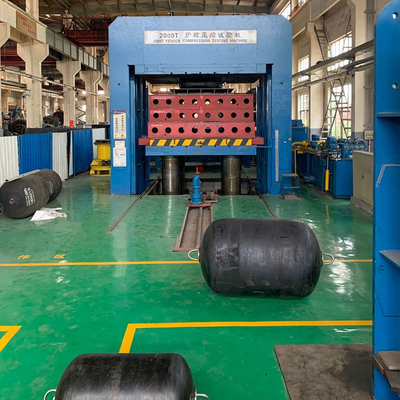Para-choque de borracha pneumático de borracha preto de alta elasticidade Yokohama 4.5*12.0m para grandes embarcações