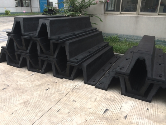 Sistema personalizado Oem dos para-choques do barco de borracha do porto da forma de V para o navio/fuzileiro naval