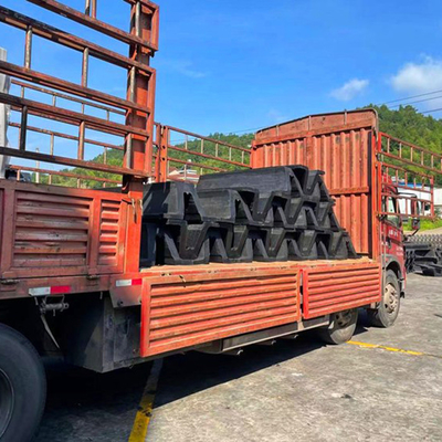 Arco de borracha de 1000 mm de altura Fenders marinhos Profil em forma de V para proteção de barcos