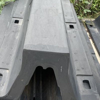Tipo de parafuso em V personalizado para terminais de ro-ro e roll-on-roll-off marítimos