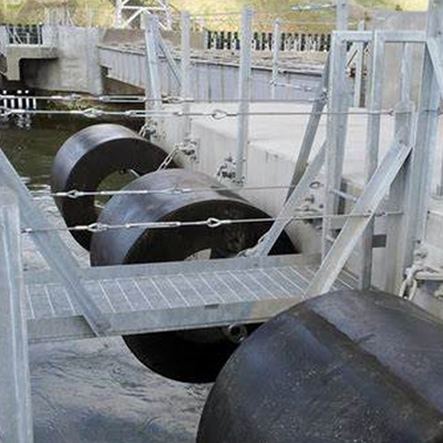 Fenders marinhos cilíndricos Equipamento de proteção marinha Fenders acessíveis para operação de docas