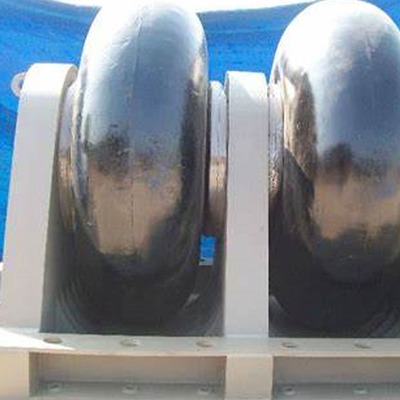 Fenders de rolos pretos duráveis Fenders de borracha de barco para terminais portuários