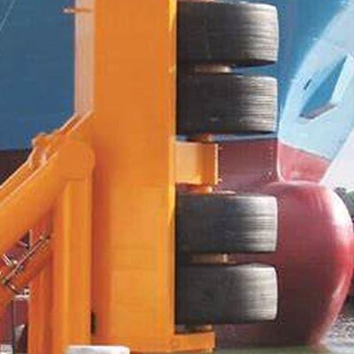 Fenders de rolos pretos duráveis Fenders de borracha de barco para terminais portuários
