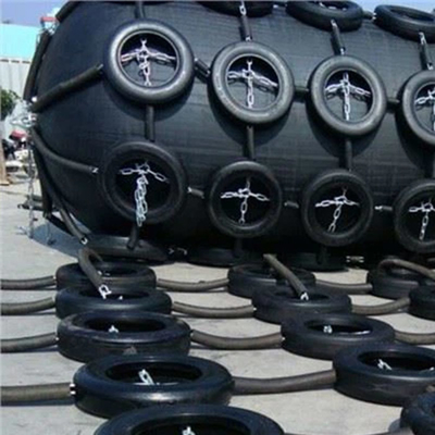 Jumbo Fender com fornece almofada durante acomodação e reduz o ruído durante o impacto