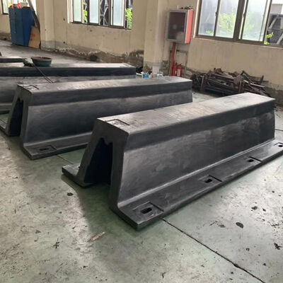 Fender de borracha de arco para proteção do casco do navio marítimo com resistência a condições climáticas extremas e alta eficiência de rebote